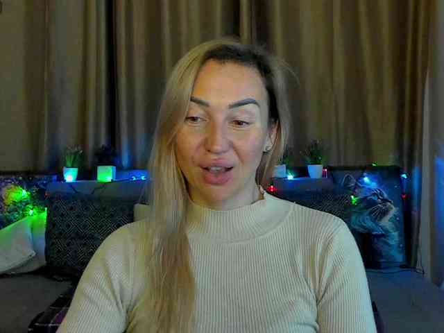 Jullyblondkiss webcam