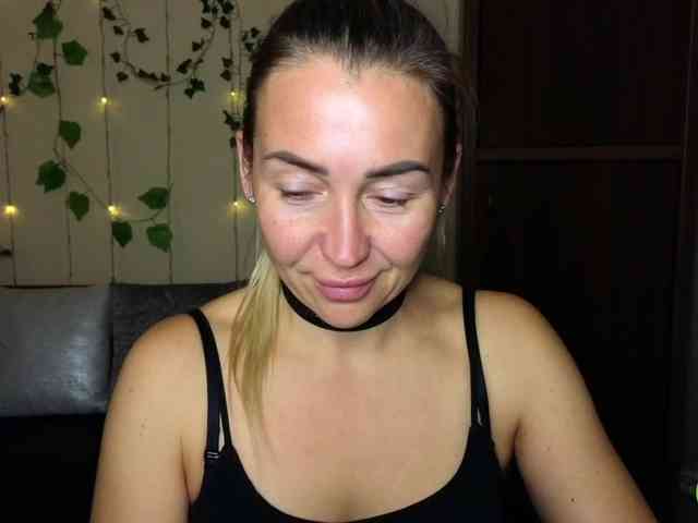 Jullyblondkiss webcam