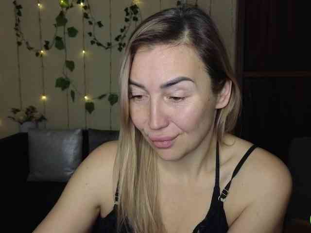 Jullyblondkiss webcam