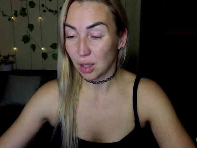 Jullyblondkiss webcam