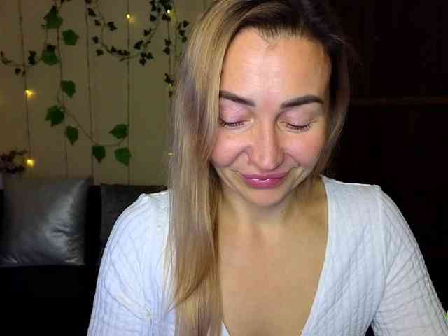 Jullyblondkiss webcam