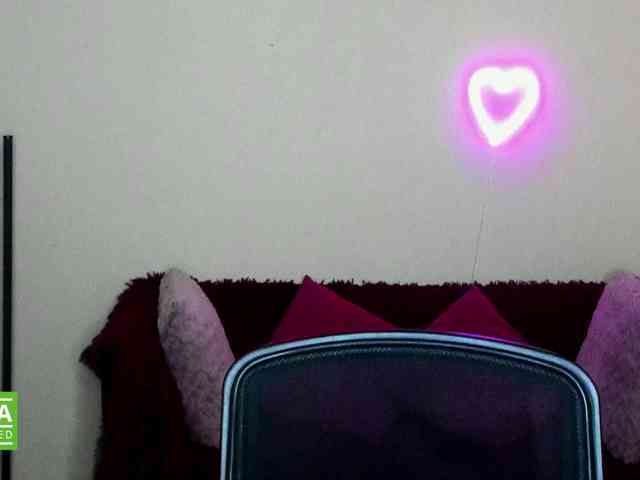 Jullyblondkiss webcam