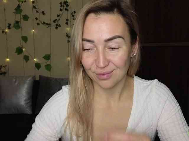 Jullyblondkiss webcam