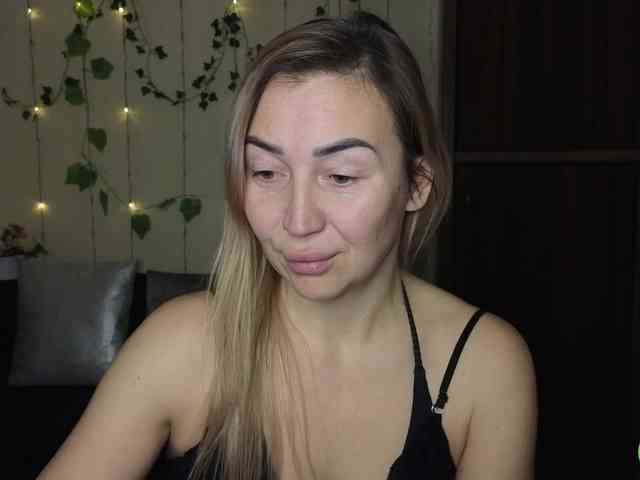 Jullyblondkiss webcam