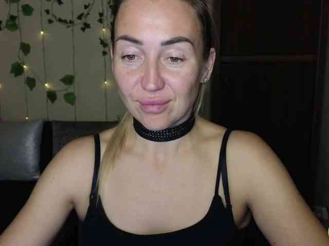 Jullyblondkiss webcam