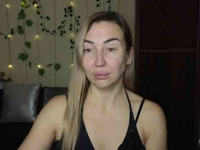 Jullyblondkiss webcam