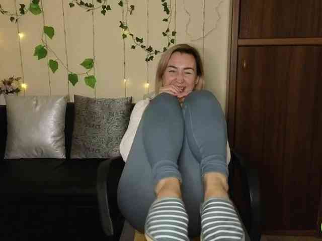 Jullyblondkiss webcam