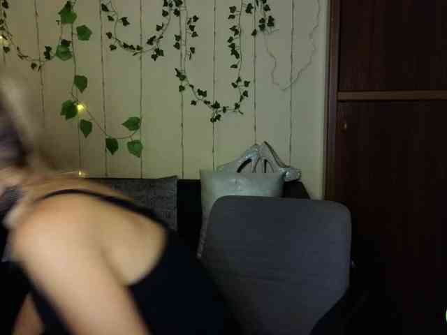 Jullyblondkiss webcam