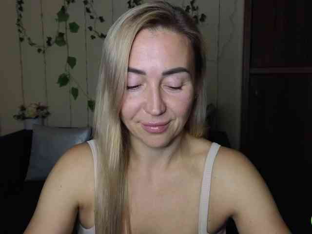 Jullyblondkiss's webcam live show