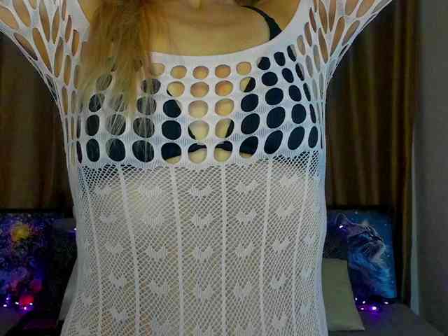 Jullyblondkiss webcam