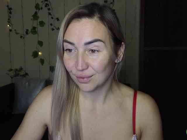 Jullyblondkiss webcam