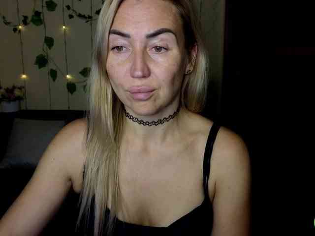 Jullyblondkiss webcam