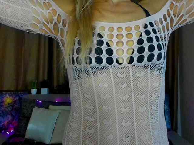 Jullyblondkiss webcam