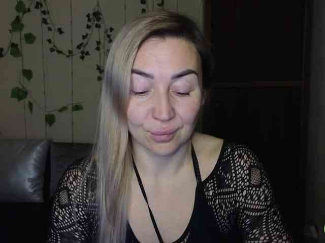 Jullyblondkiss webcam