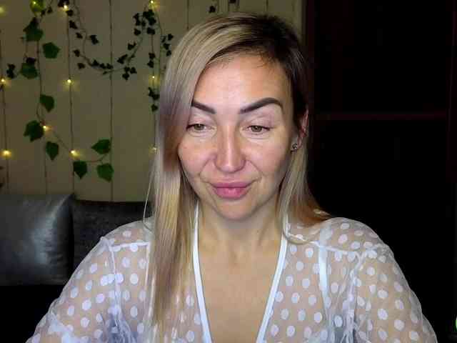 Jullyblondkiss webcam