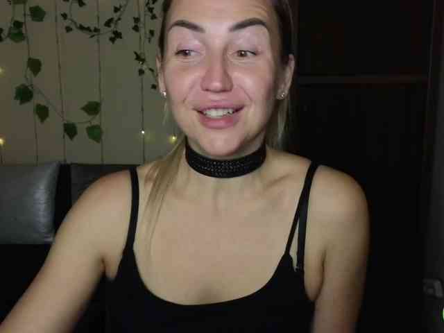 Jullyblondkiss webcam