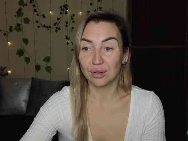 Jullyblondkiss webcam