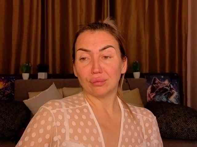 Jullyblondkiss webcam