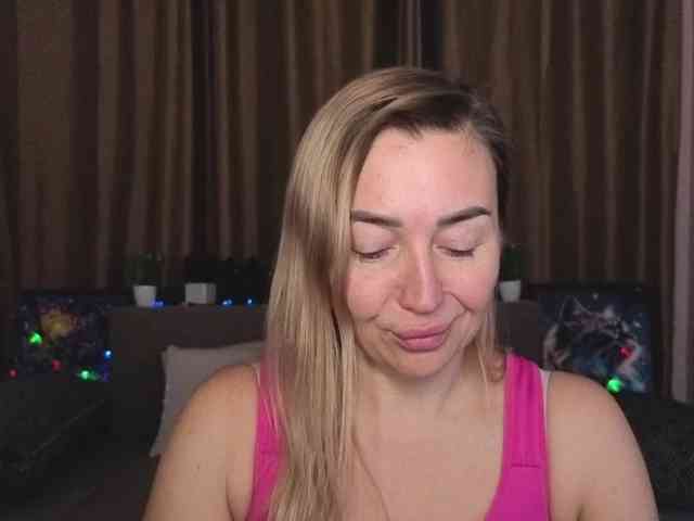 Jullyblondkiss webcam