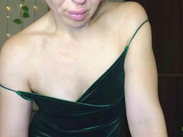 Jullyblondkiss webcam