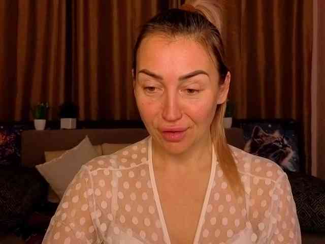 Jullyblondkiss webcam