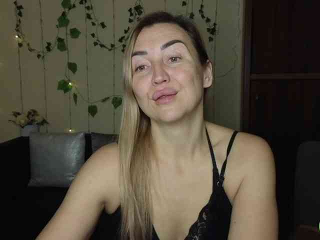 Jullyblondkiss webcam