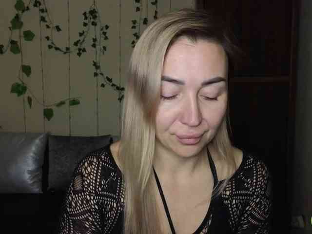 Jullyblondkiss webcam