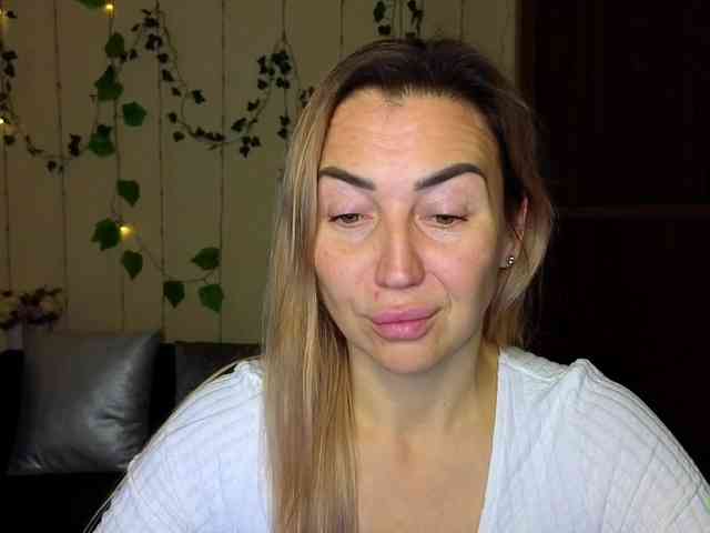 Jullyblondkiss webcam