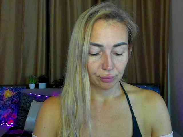 Jullyblondkiss webcam