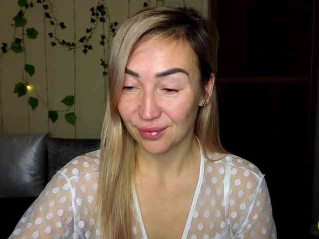 Jullyblondkiss webcam