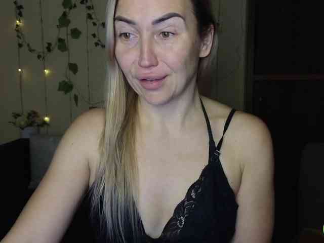 Jullyblondkiss webcam