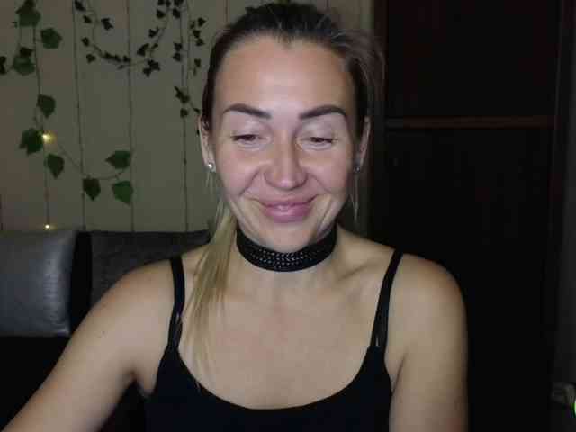 Jullyblondkiss webcam