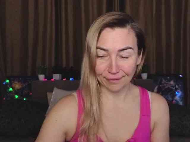 Jullyblondkiss webcam