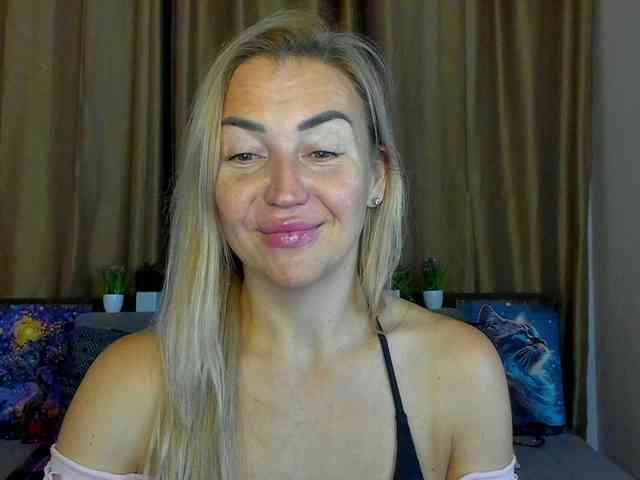 Jullyblondkiss webcam