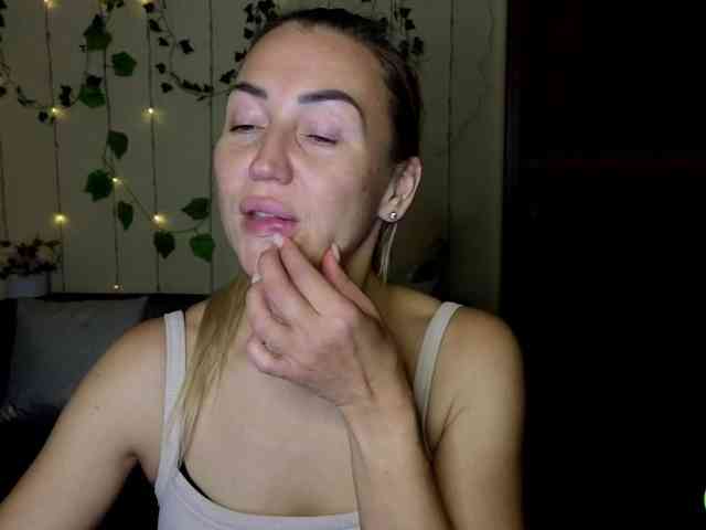 Jullyblondkiss webcam