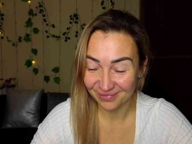 Jullyblondkiss webcam