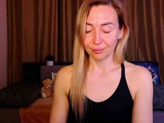 Jullyblondkiss webcam