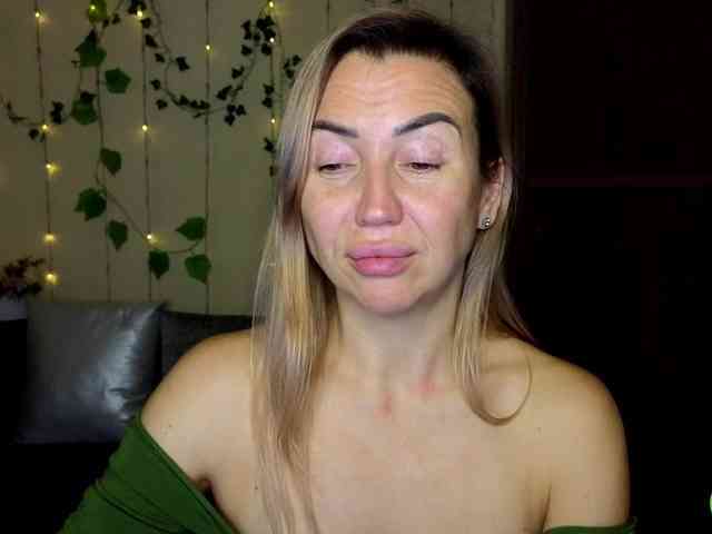 Jullyblondkiss webcam