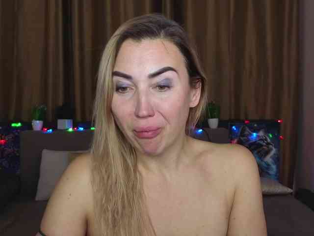 Jullyblondkiss webcam