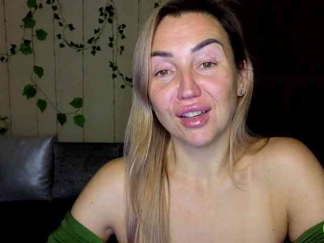 Jullyblondkiss webcam