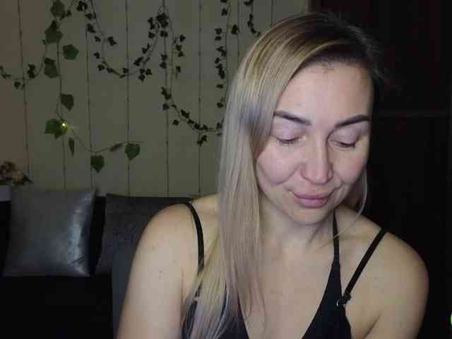 Jullyblondkiss webcam