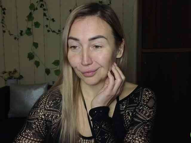 Jullyblondkiss webcam