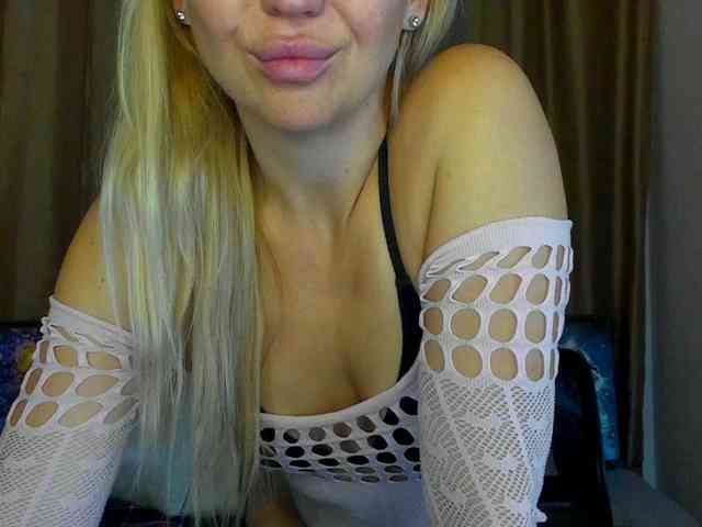 Jullyblondkiss webcam