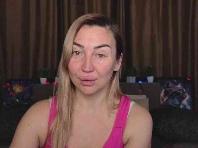 Jullyblondkiss webcam