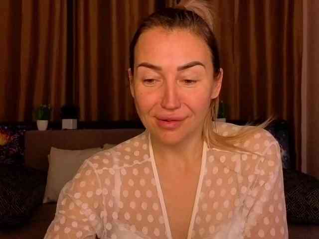 Jullyblondkiss webcam