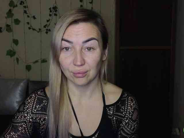 Jullyblondkiss webcam