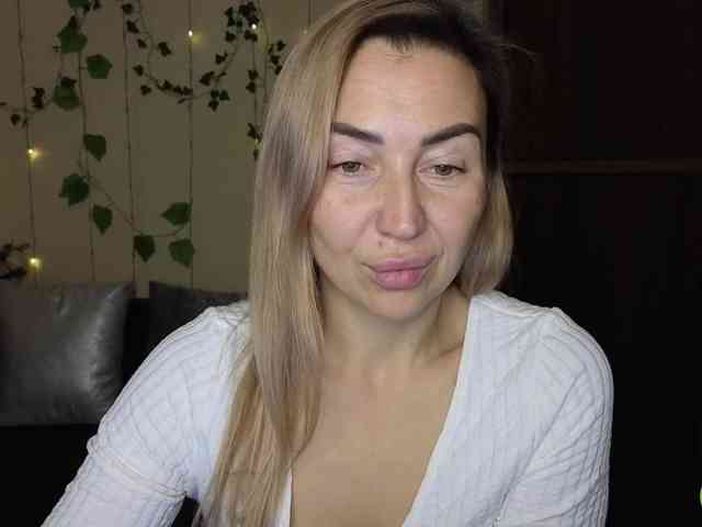 Jullyblondkiss webcam