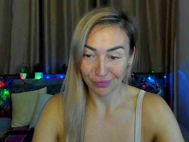 Jullyblondkiss webcam