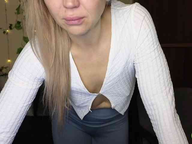 Jullyblondkiss webcam