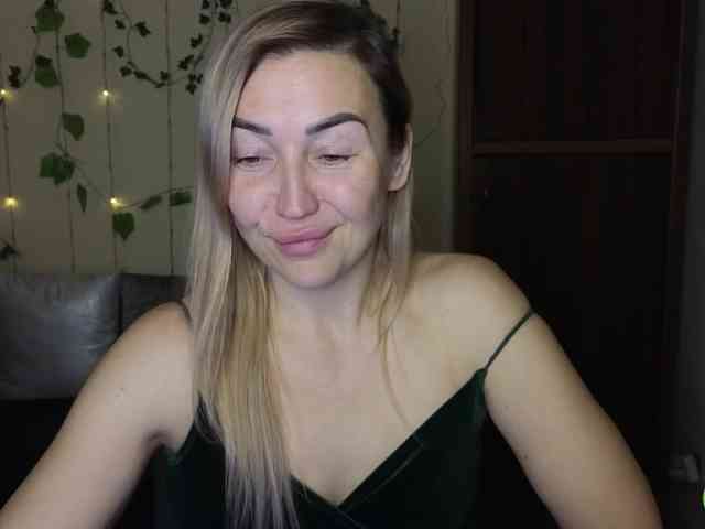 Jullyblondkiss webcam